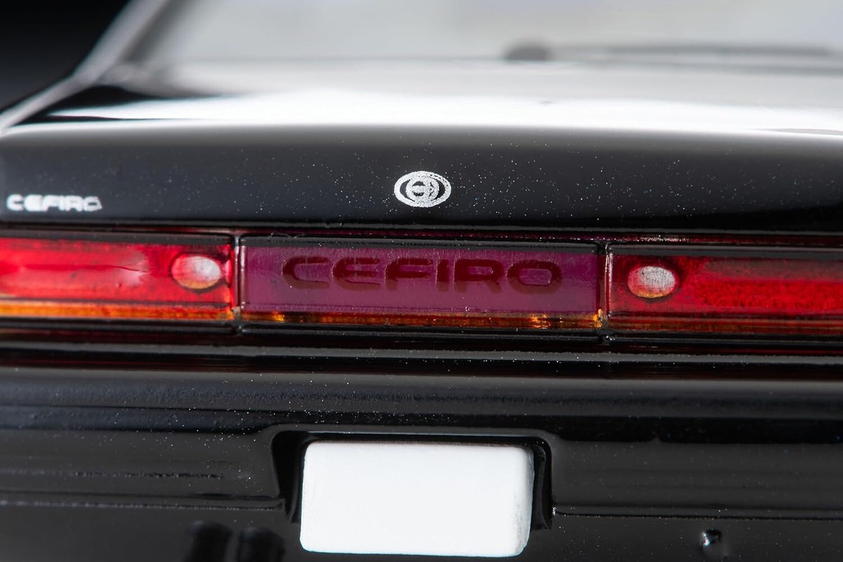 TOMICA LIMITED VINTAGE NEO 1/64 LV-N335b NISSAN SEPHIRO BLACK '88