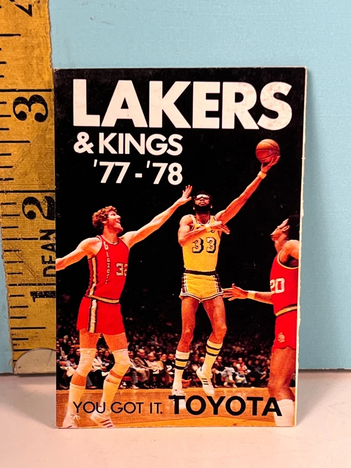 Calendario de baloncesto/hockey Toyota 1977-78 de Los Angeles Lakers & Kings Foto 3 de 4