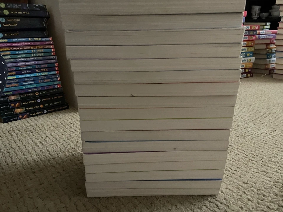 17 Volumes Diary of a Wimpy Kid Books Book 1-17 SC - Image 2 of 2
