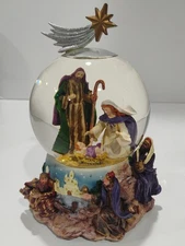Nativity Musical Water Globe Jesus Mary Joseph Wise Men Plays "Silent Night"