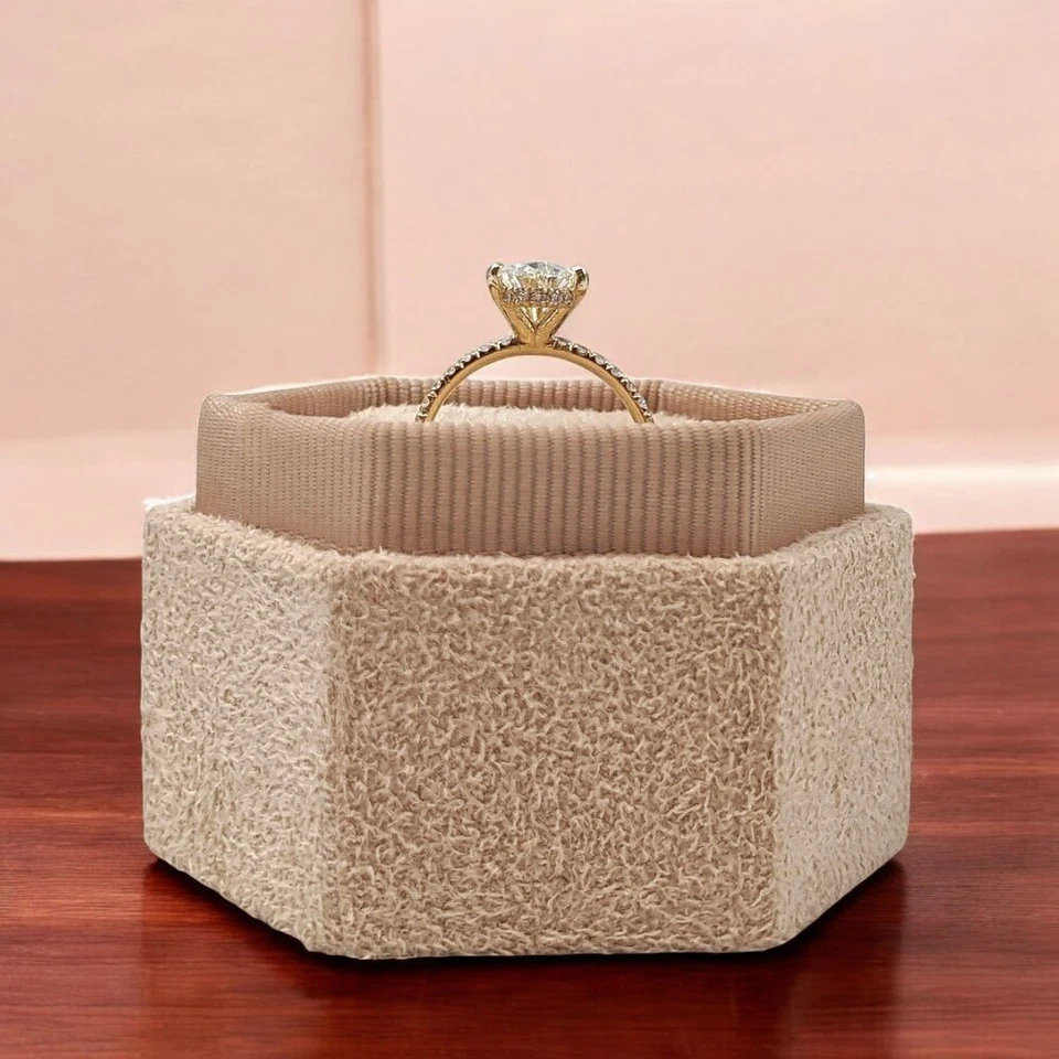 Alianza de diamantes de oro amarillo de 14 k corte pera 1,25 quilates IGI cultivada en laboratorio E F VS Foto 4 de 4