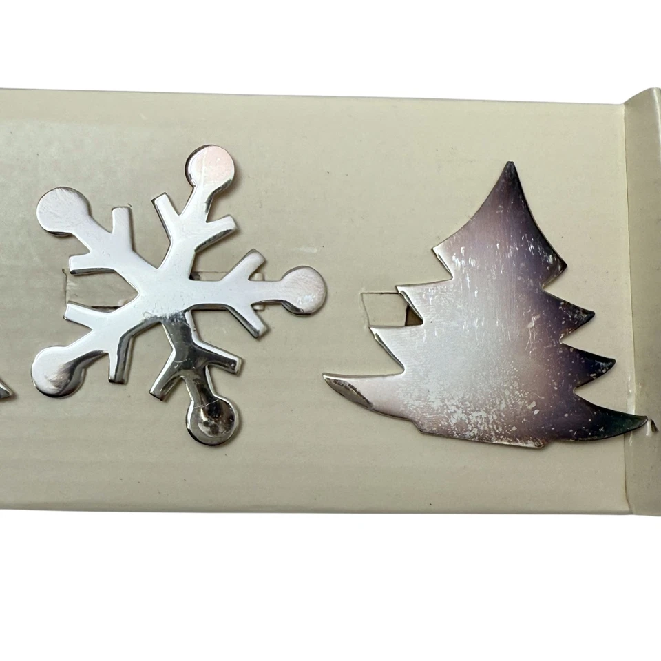 Juego de 4 servilletas navideñas PIER 1 IMPORTS con motivos navideños plateados Foto 3 de 4