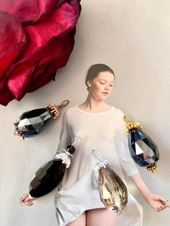 Ciondoli a Goccia in Cristallo e Pietra Dura con Elementi in Bronzo Argento Oro - Immagine 3 di 3