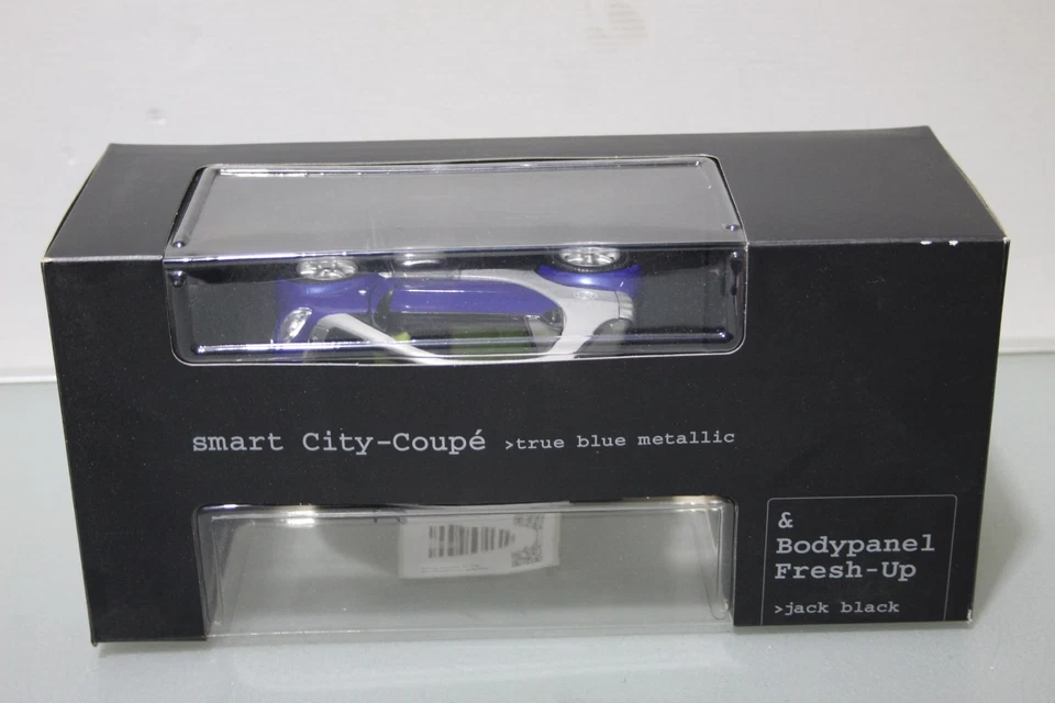 Modellauto im Maßstab 1:18 - Smart City Coupé - Blau +Jack Black Paneelen - Bild 2 von 4