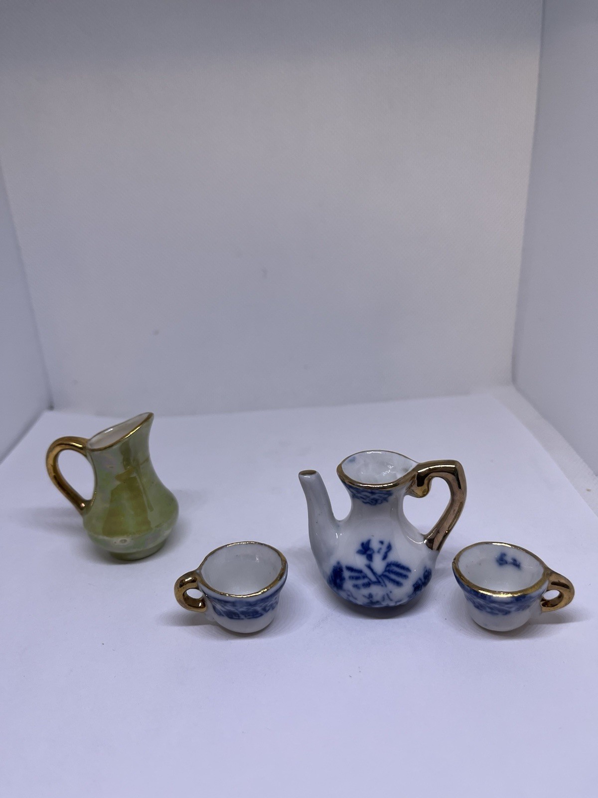 Set X 4 Porcelain Gold Trimmed Green Blue&white 2 Pitchers 2