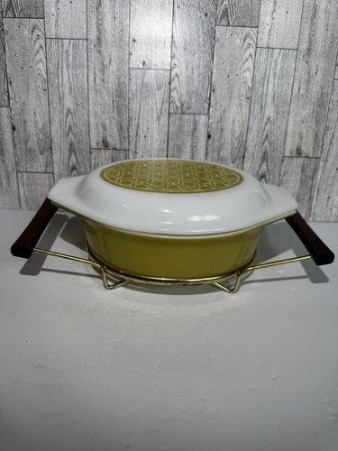 PYREX PROMO Basket Weave Vintage Oval Casserole Dish & Lid 1 1/2 Qt with Cradle