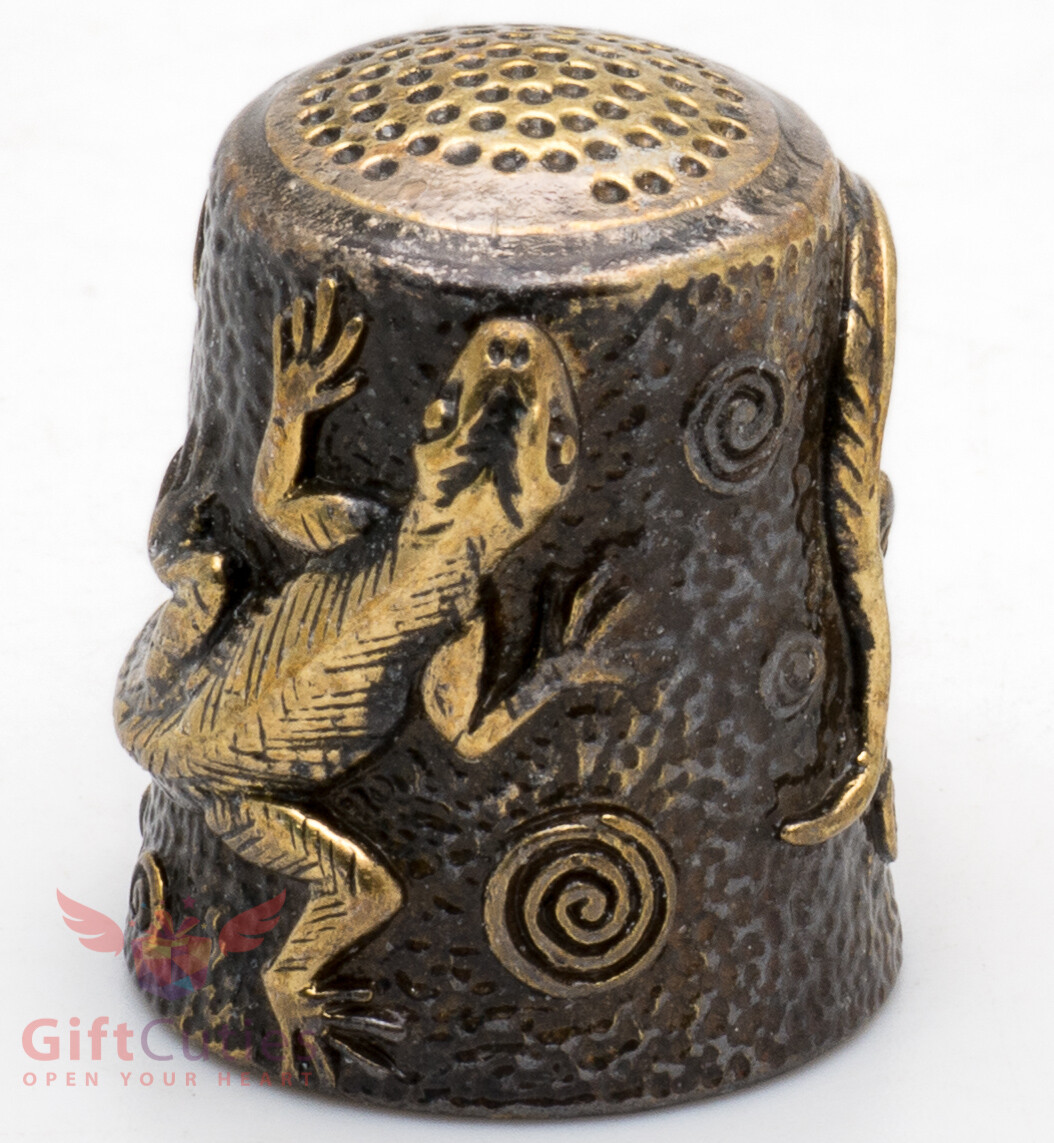 Brass Thimble souvenir with lizards playing IronWork