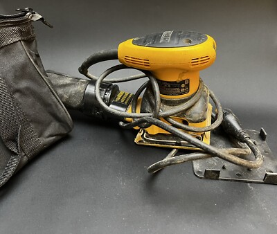 DeWalt 1/4 Sheet Palm Sander D26441 w Bag