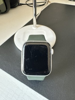 Apple Watch Series 4 Nike+ 44 mm Silver Aluminum Case + 2 Bands | 70% battery