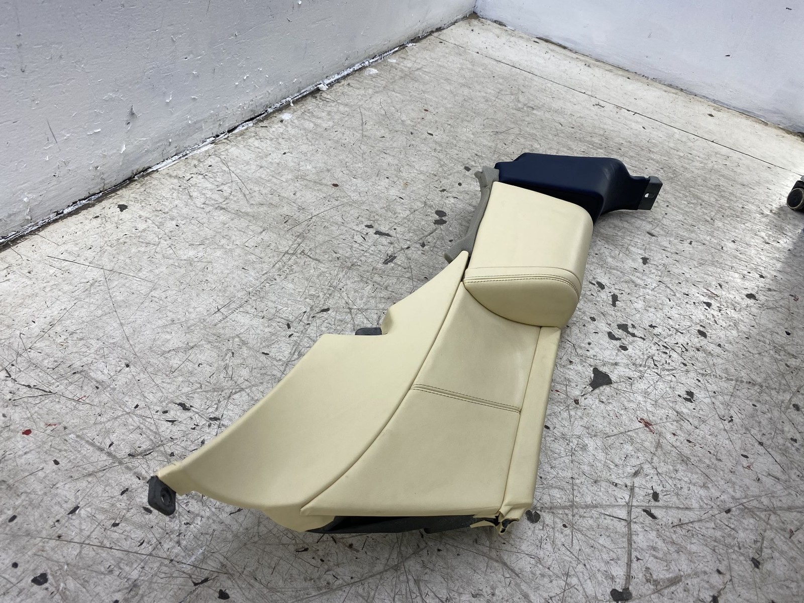 2010-2020 BENTLEY MULSANNE REAR RIGHT PASSENGER SIDE C PILLAR TRIM COVER PANEL