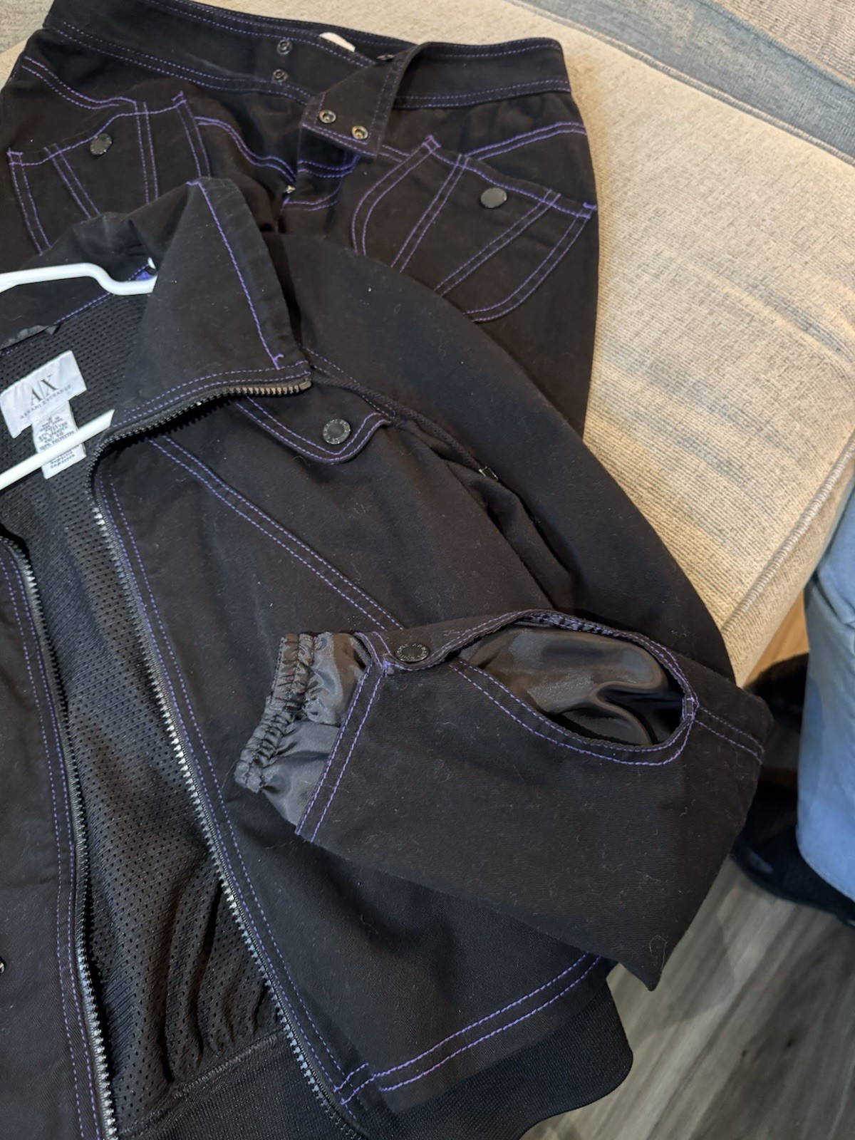 Rare Pre-Owned Armani Exchange Women’s Black Jacket & Pants Set image 2