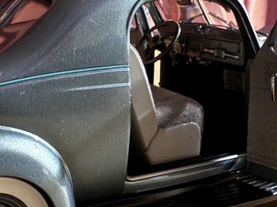 Danbury Mint 1:24 1937 Studebaker Dictator Coupe Diecast Model Car Bermuda Blue - Image 2 of 4