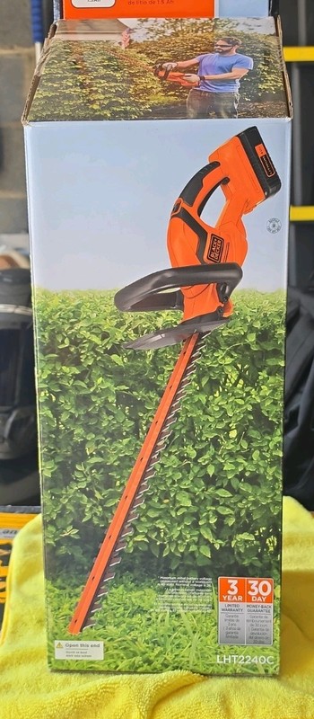 BLACK+DECKER LHT2240C 40V MAX Cordless Hedge Trimmer - Orange