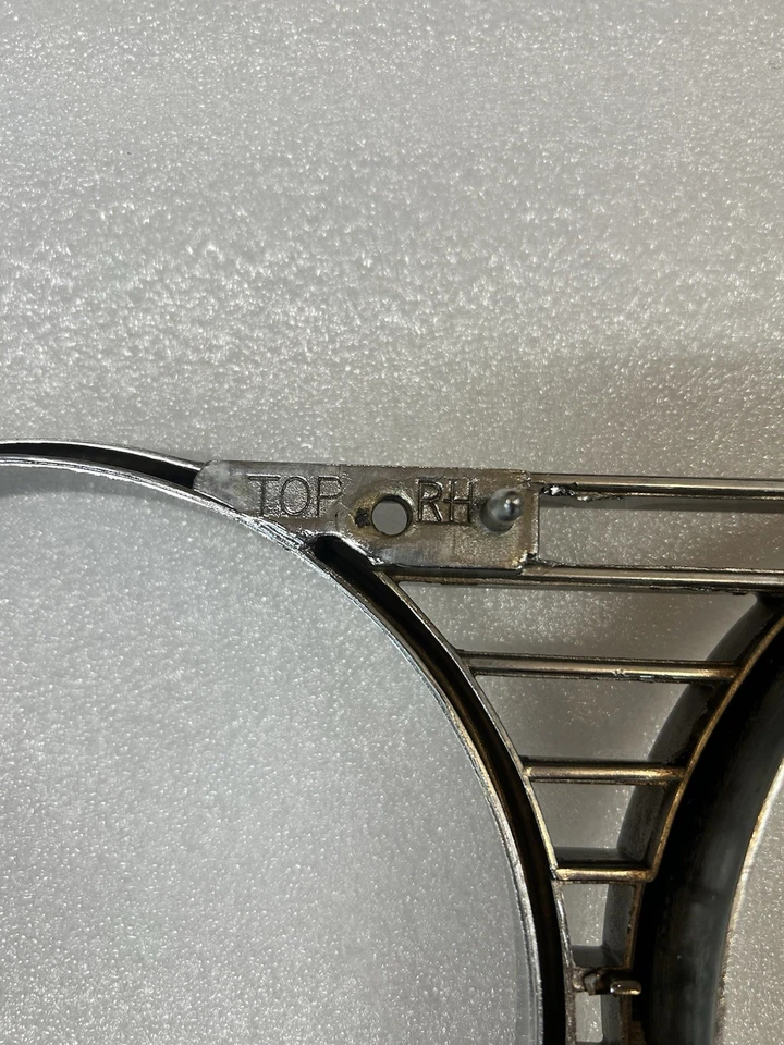 Комплект оригинальных удлинителей для ободка/решетки фары 1968 Lincoln Continental правая и левая - Изображение 4 из 4