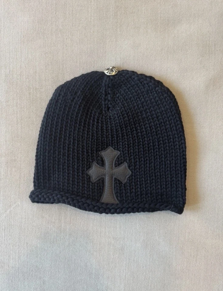 Gorro tejido negro Chrome Hearts con parche cruzado de cuero Foto 2 de 4