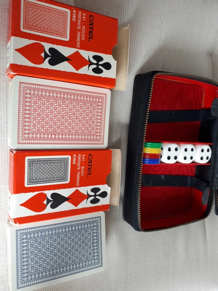 coffret jeu de  Bridge 2 jeux de 54 cartes + 1  carnet +  stylo + 3dés +12 pions - Photo 2/3