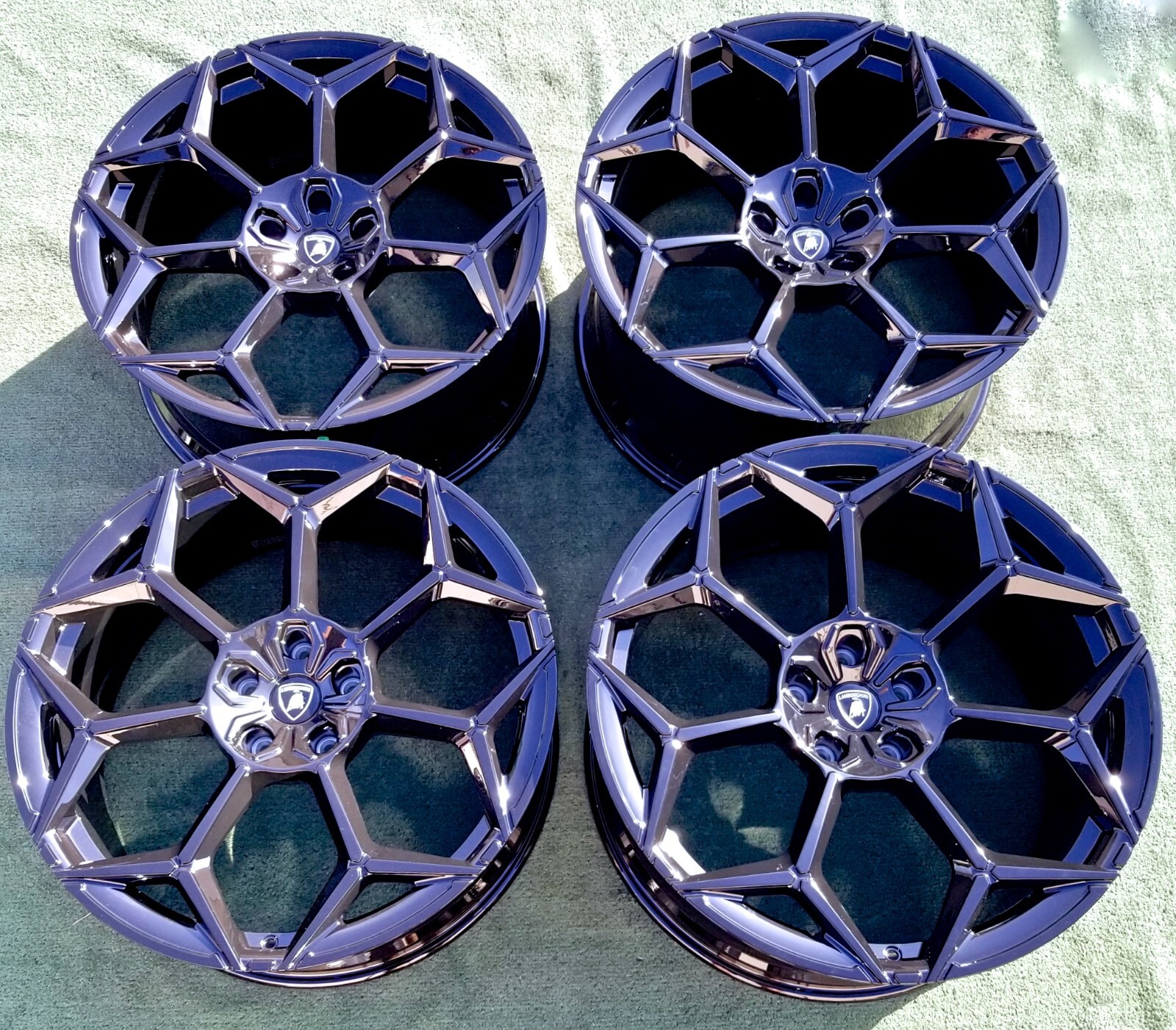 Lamborghini Urus Wheel