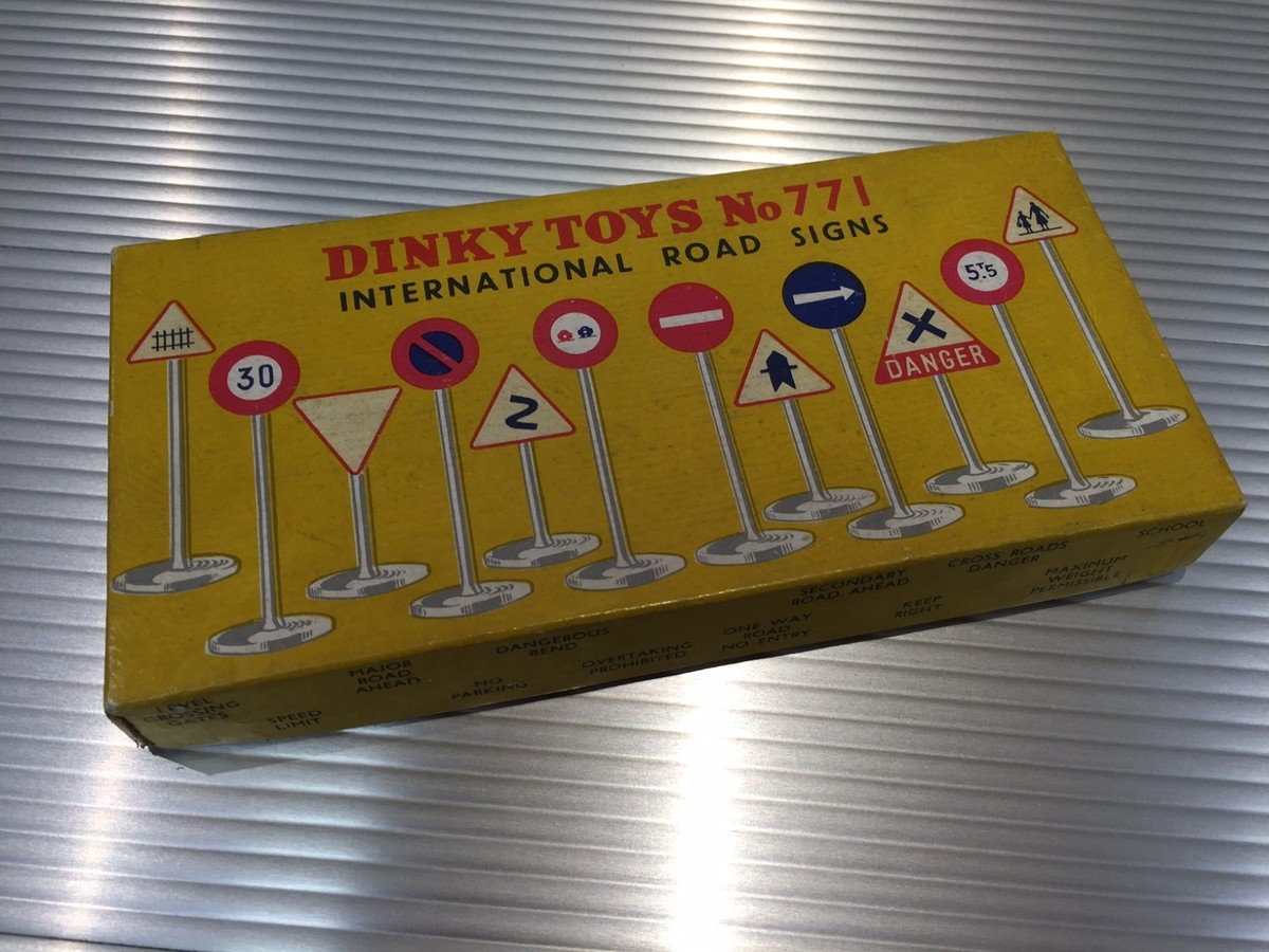 Vintage Dinky Toys | MIB | Famous Road Signs | Complete Set | No