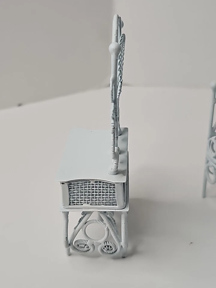 VTG Dollhouse Miniature White Wire Wicker Etagere Shelf Garden Vanity Bed Set - Image 3 of 4