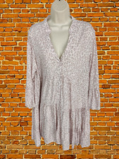 QED LONDON MEDIUM LONG SLEEVED GREY LEOPARD PRINT TIERED V NECK SHIRT DRESS