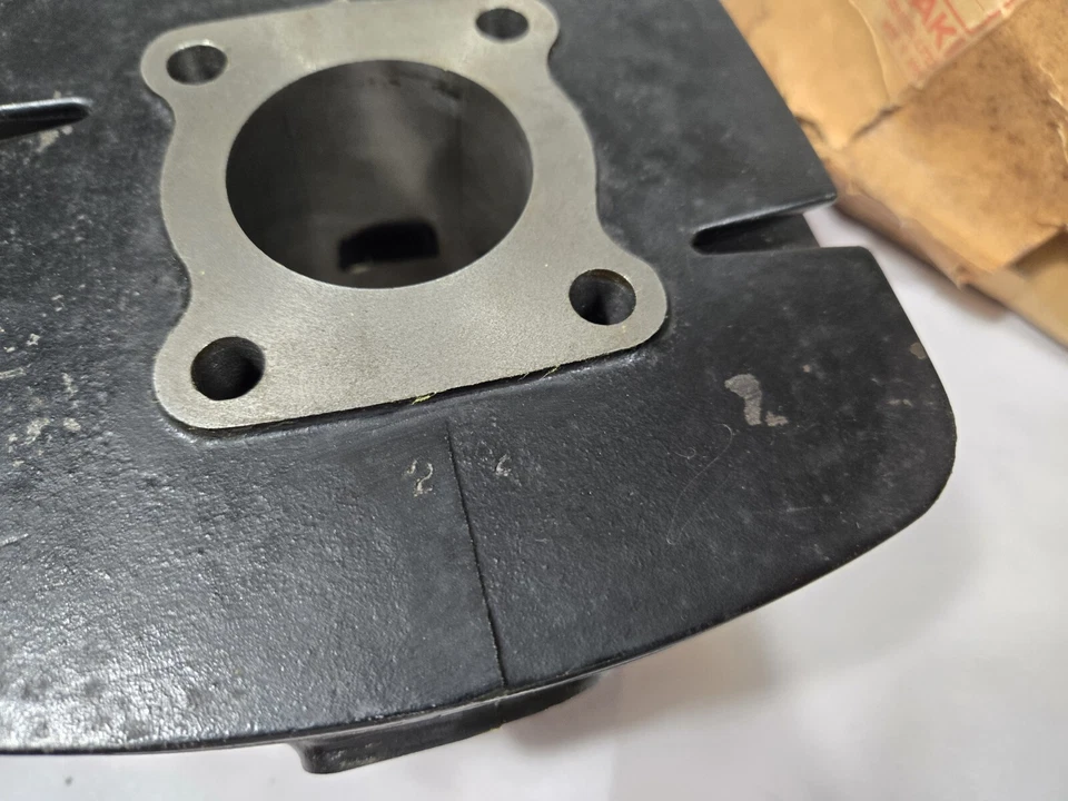 Cilindro de motor Kawasaki G3TR 1969-1970, G3SS nuevo de lote Foto 3 de 4