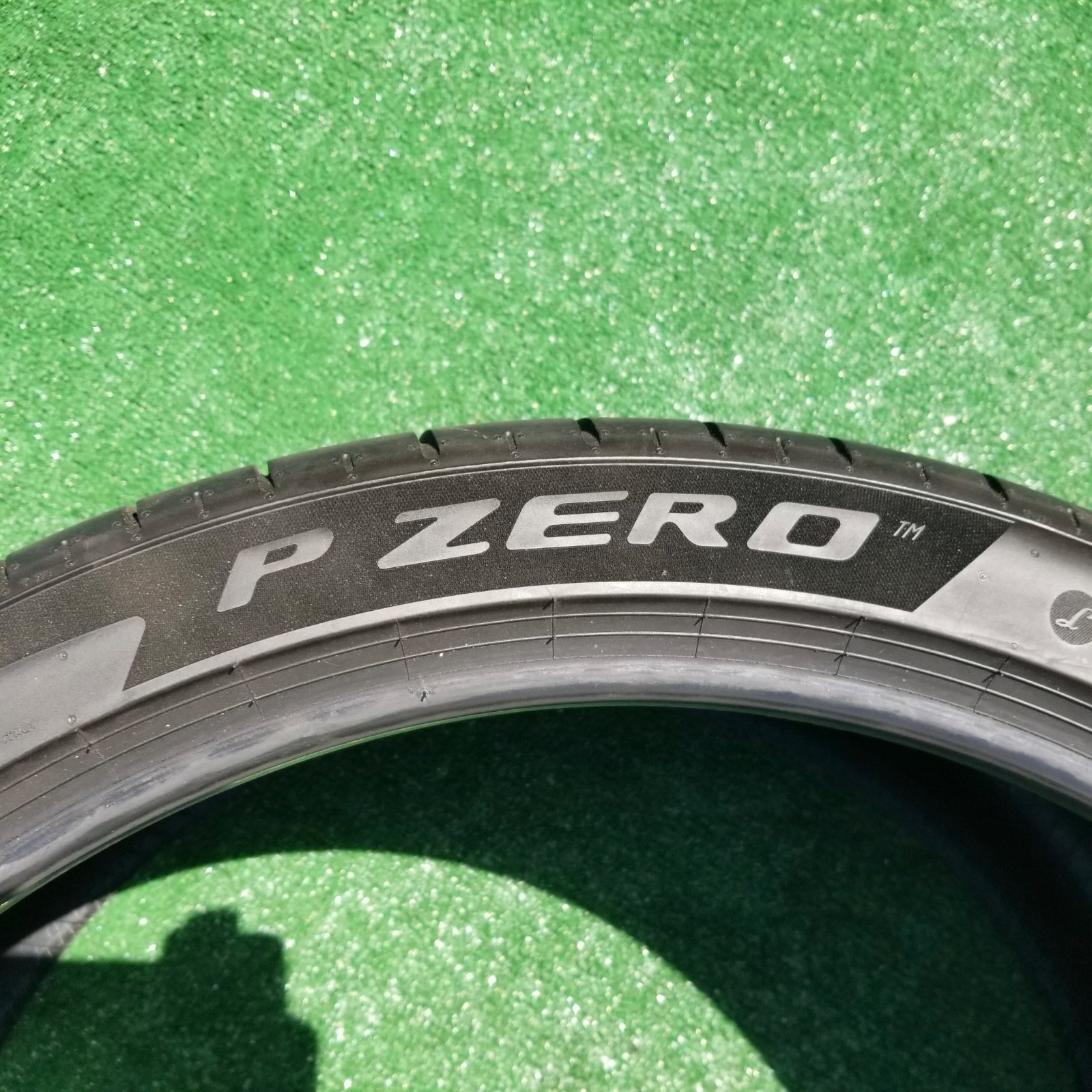 2 325/30R23 Pirelli P Zero PZ5 Elect Tires L1 Lamborghini Urus SE 325/30ZR23 80%