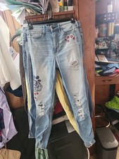 HOLLISTER WOMEN'S ULTRA HIGH RISE SUPER SKINNY DISTRESSED JEANS WITH EMBROIDERY