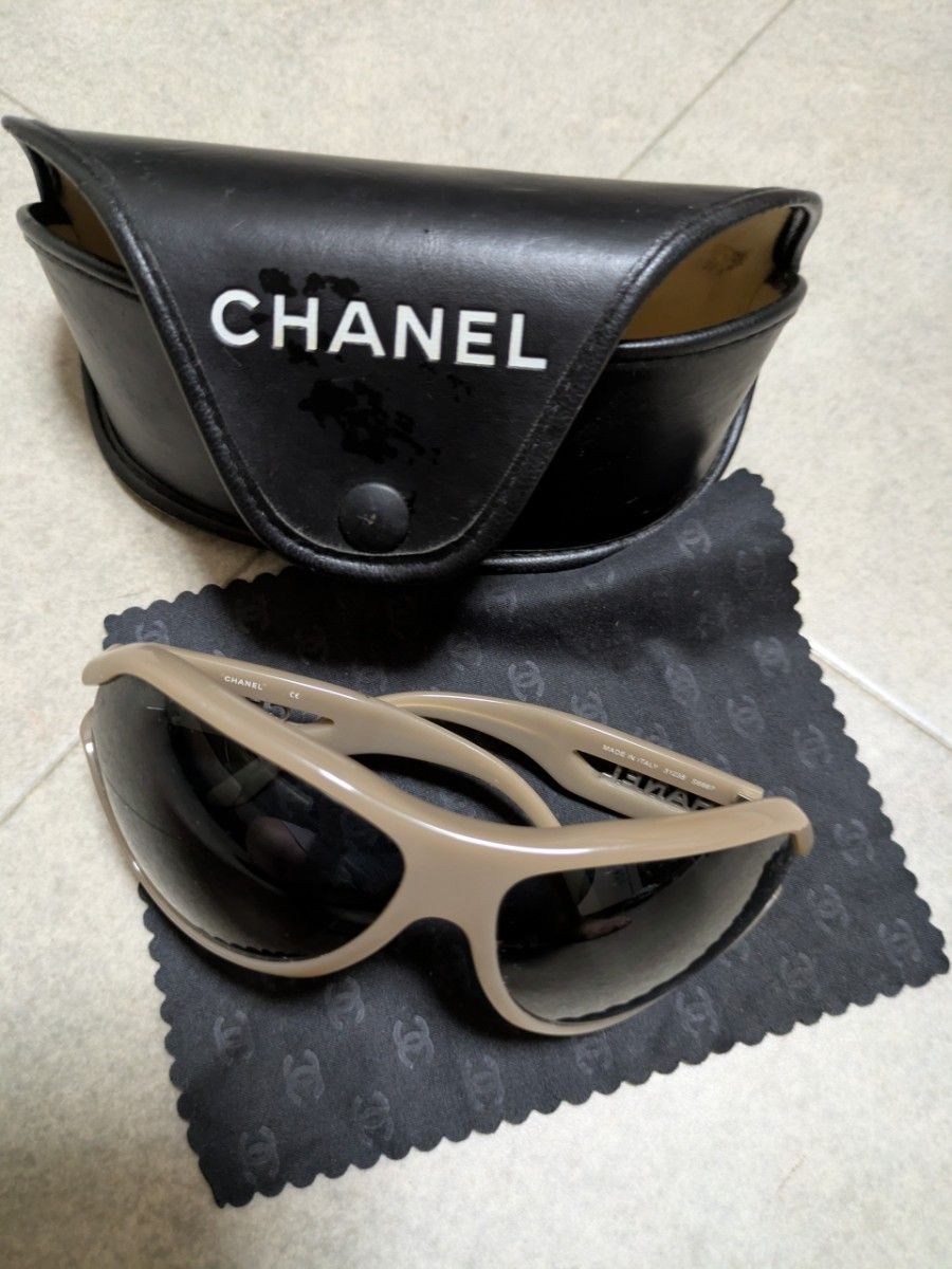 CHANEL Mark Gray Beige Sunglasses 3-Piece Set in Excellent Condition with Case