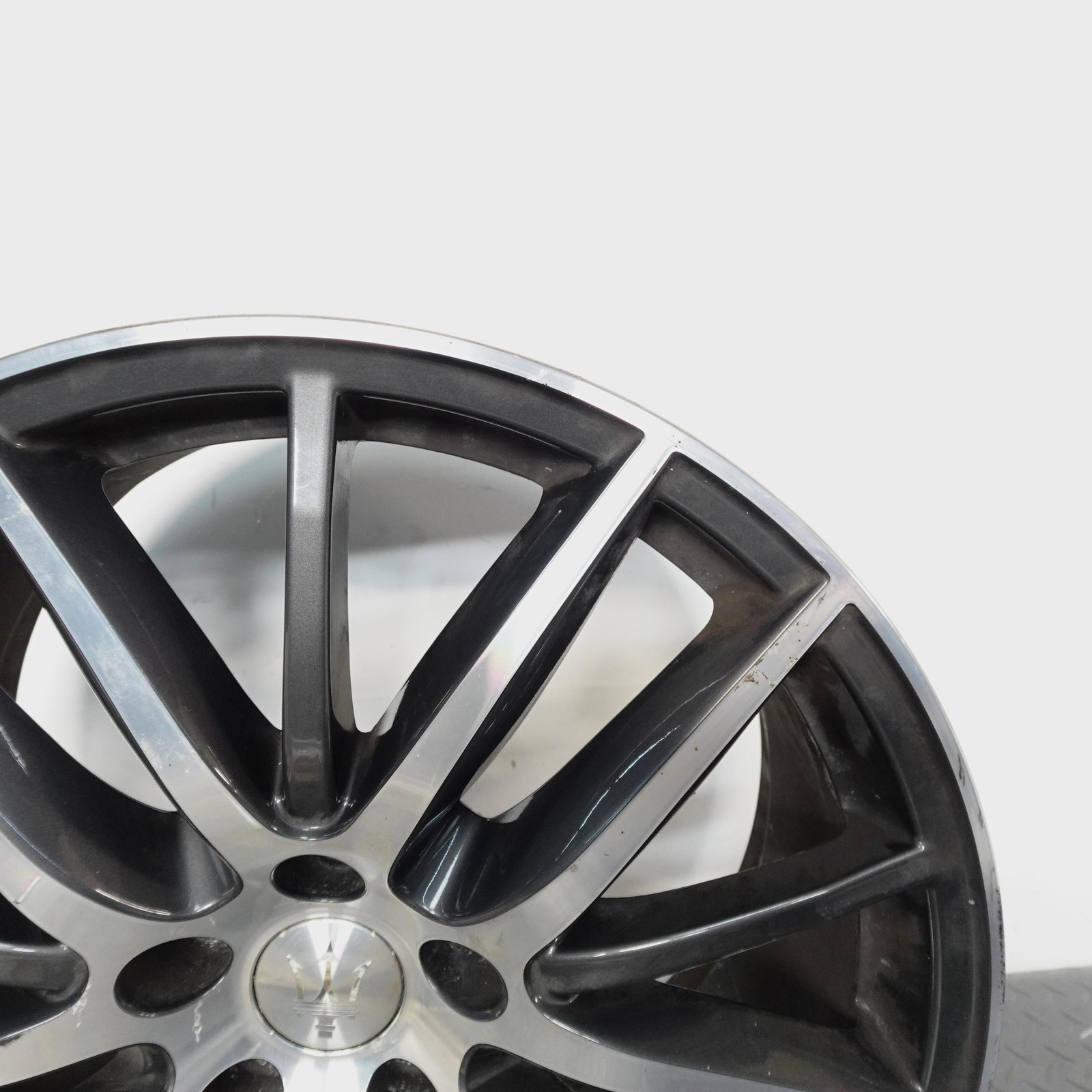 Maserati Ghibli 2014-2024 Front Wheel P/N 670016851