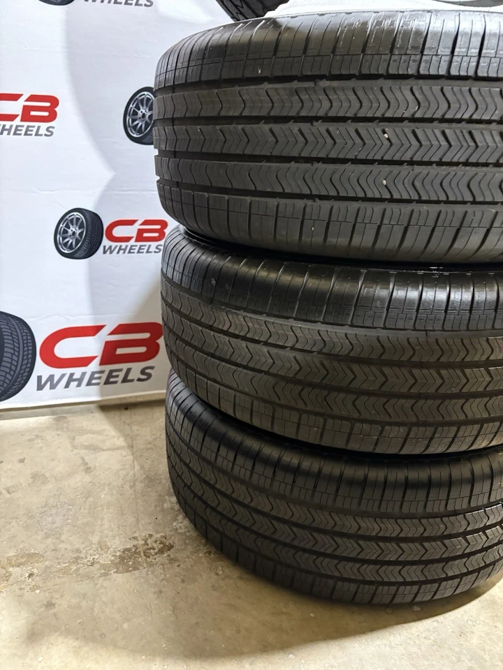 Cadillac Vistiq 21” OEM Hypersilver W/ Charcoal Inserts Takeoff Wheels and Tires - Image 4 of 4