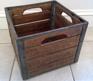 VINTAGE 1965 HOOD DAIRY MILK BOTTLE CRATE WOOD & METAL ADVERTISING BOX