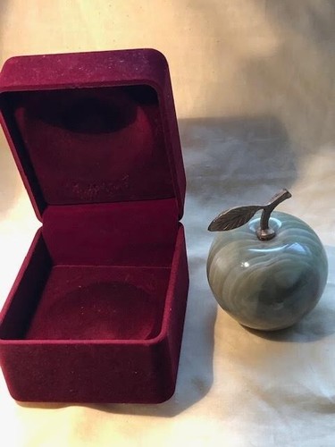 Banded Onyx Apple Clock with Red Velvet Gift box - Picture 6 of 8