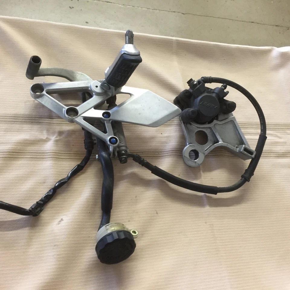 Honda CBR 600 F PC31 PC31B Original Brake Bremse hinten Bremssattel Fußraste    - Bild 1 von 2