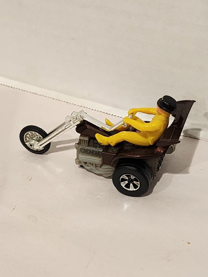 Chopcycle Bruiser Cruiser de colección Hot Wheels, marrón, conductor amarillo, 1971 Mattel en muy buena condición Foto 2 de 4