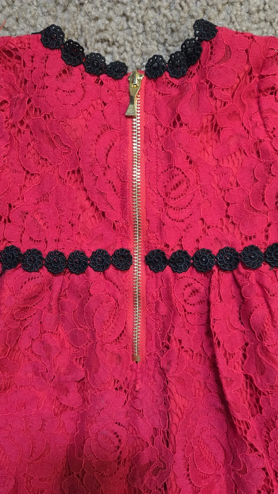 Abito rosso Kate Spade in pizzo con volant taglia 2