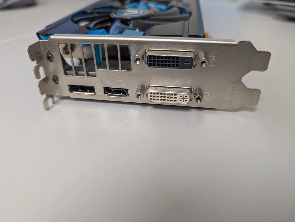 Sapphire Vapor-X R9 280X 3GB DDR5 PCI-E 299-1E210-208SA - Image 2 of 4