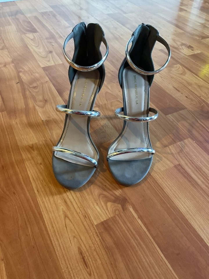 Sandalias de tacón de aguja con tiras de Liliana cremallera trasera talla 8 tacón 4 pulgadas Foto 2 de 4