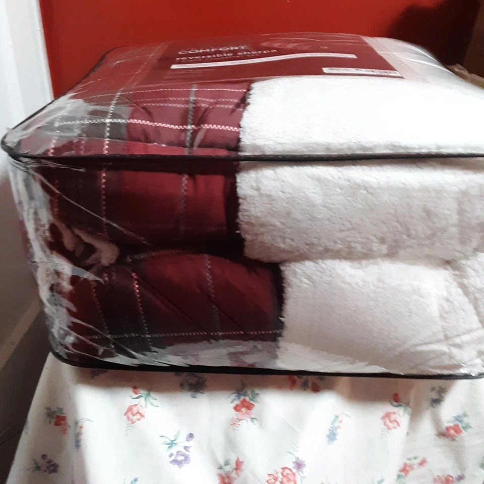 Premier Comfort Micro Velvet Sherpa Plaid Reversible Comforter FULL / QUEEN Red - Image 3 of 4