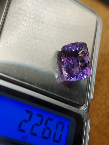 Transparent Amethyst gemstone - faceted natural purple Quartz 22.60 CTS - Picture 10 of 10