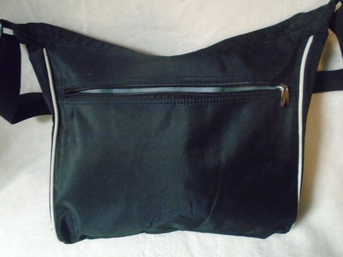 REEBOK Crossbody/Purse Black w/White Piping PERFECT for GYM or SHOPPING! - Picture 2 of 12