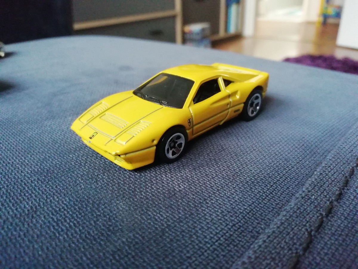 ホットウィール、Ferrari 288GTO （黄） Hot wheels FERRARI 288