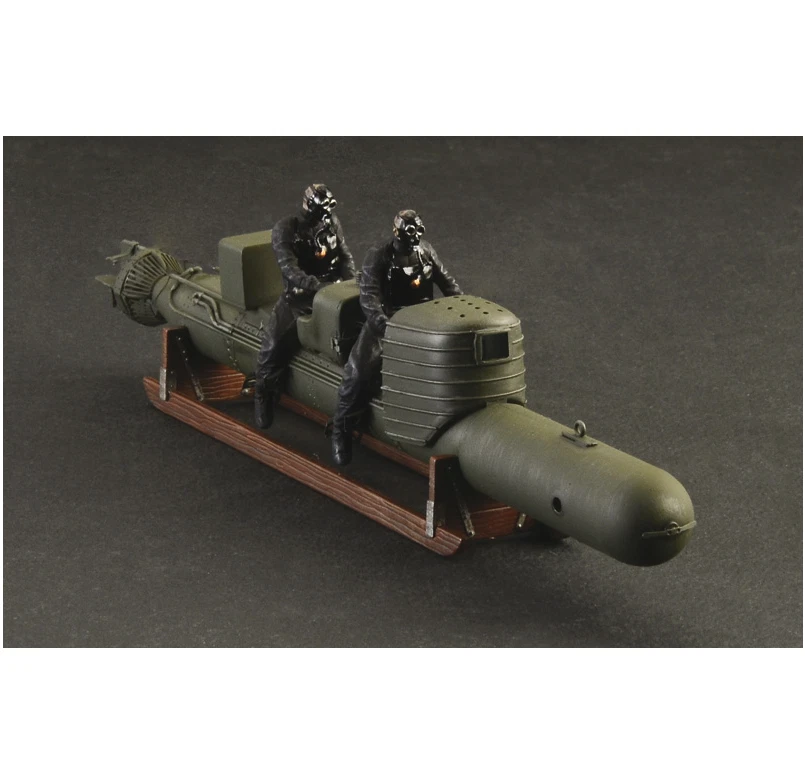 SOTTOMARINO ITALIANO S.L.C. MAIALE + CREW scala 1:35 plastica ITALERI 5621 - Immagine 3 di 3