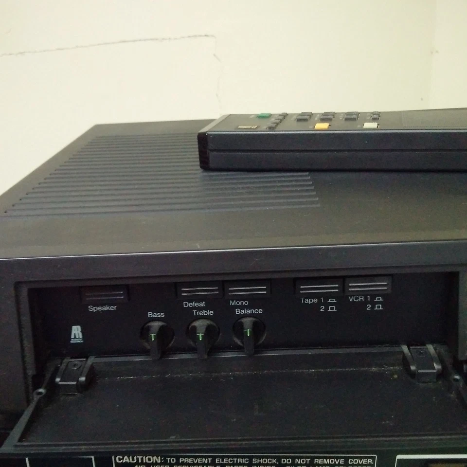 Amplificador integrado Teledyne Acoustic Research A-06 MC/MM fono Foto 2 de 4