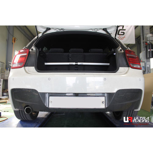 Barra de puntal de torre trasera Ultra Racing para BMW F20 118d 120d 2.0D (2WD) - Imagen 3 de 12