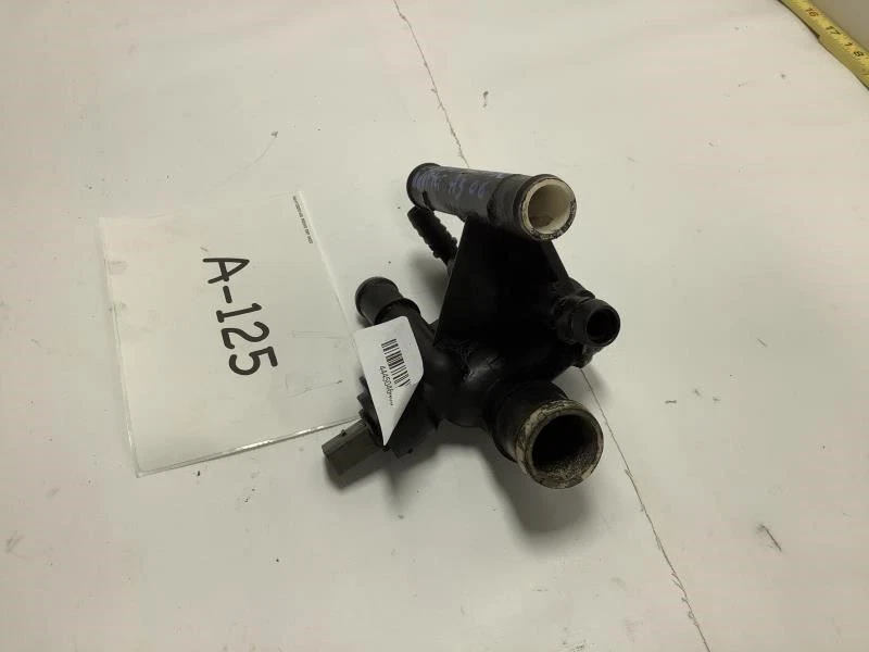 AUDI A3 2006 motor refrigerante brida adaptador conexión tubo manguera OEM+ Foto 3 de 4