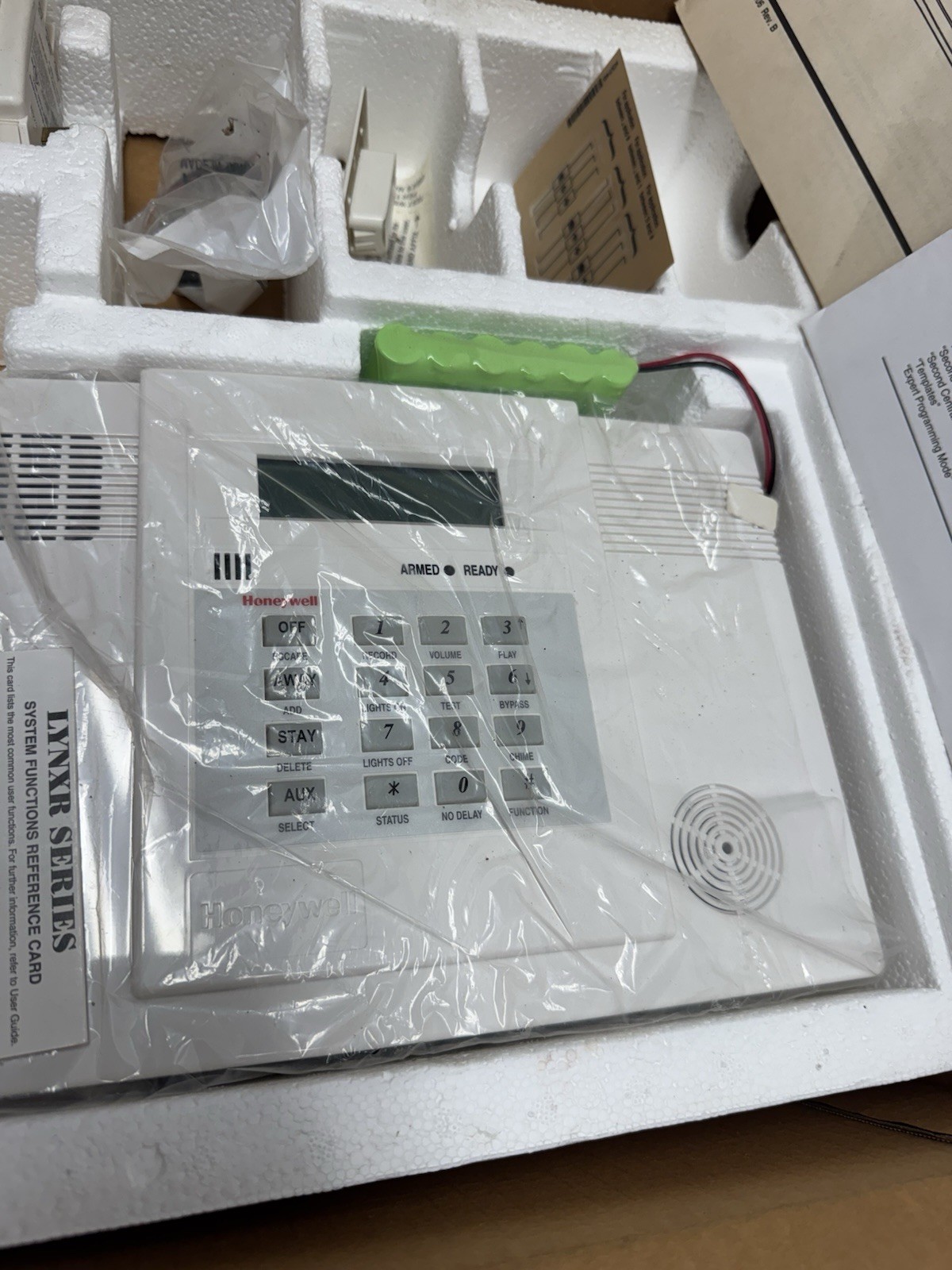 VINTAGE NOS Ademco Honeywell LYNXR-1 Security System