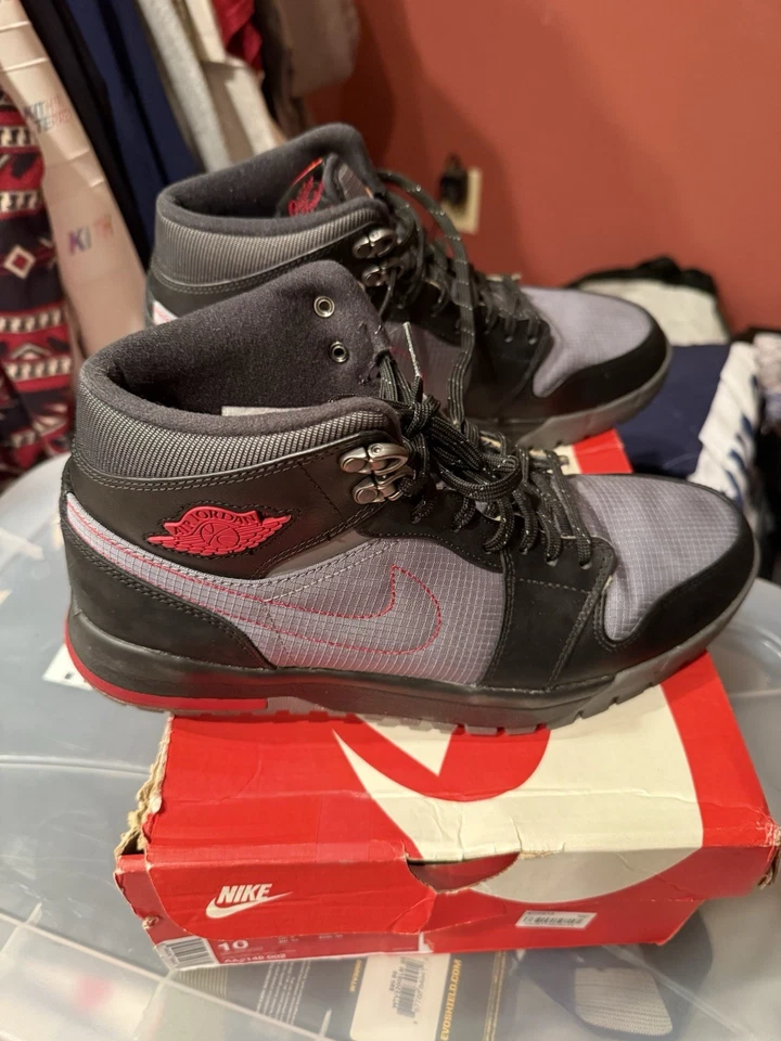 Zapatillas Air Jordan 1 Trek Cool Gris Negro Rojo EE. UU. Talla 10.5 616344-004 Sin Caja Foto 3 de 4