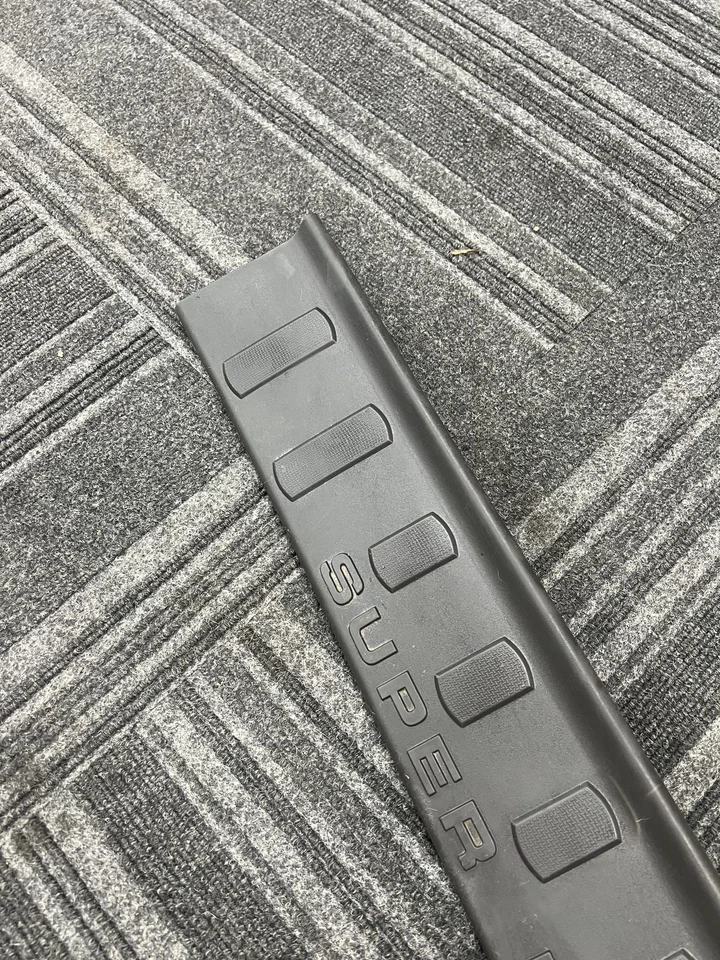 2013 Ford F-550 Super Duty Right Passenger Rocker Sill Trim bc34-25132A12 - Image 3 of 4