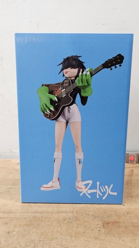 Figurine vinyle SuperPlastic The Gorillaz : "Noodle" avec machine à chansons guitare 11"