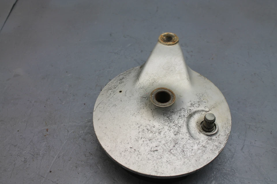 Kawasaki F7 Enduro 1971 montaje de tambor de freno trasero Foto 4 de 4